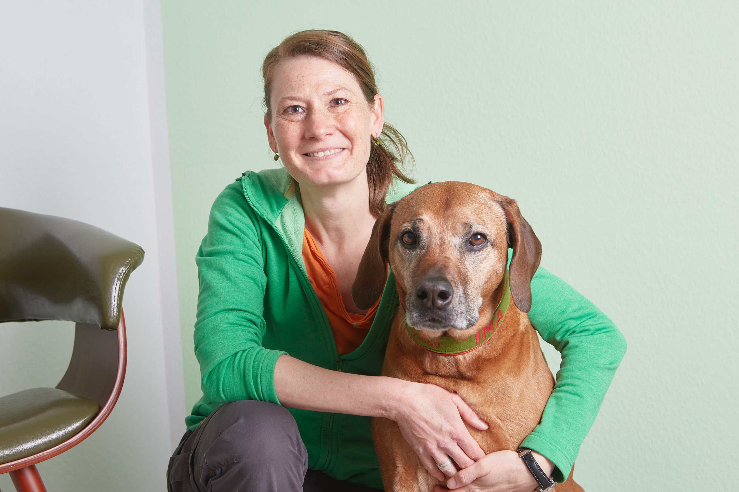 Praxis für Hunde | Dr. Alexandra Knipf mit Praxishündin Ima